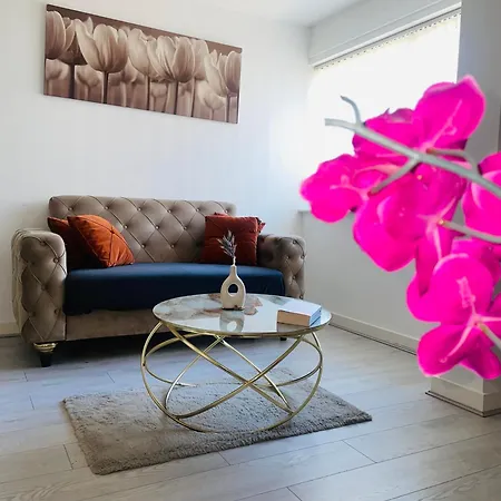 Modern 2-Bed - City Centre Apartment-2